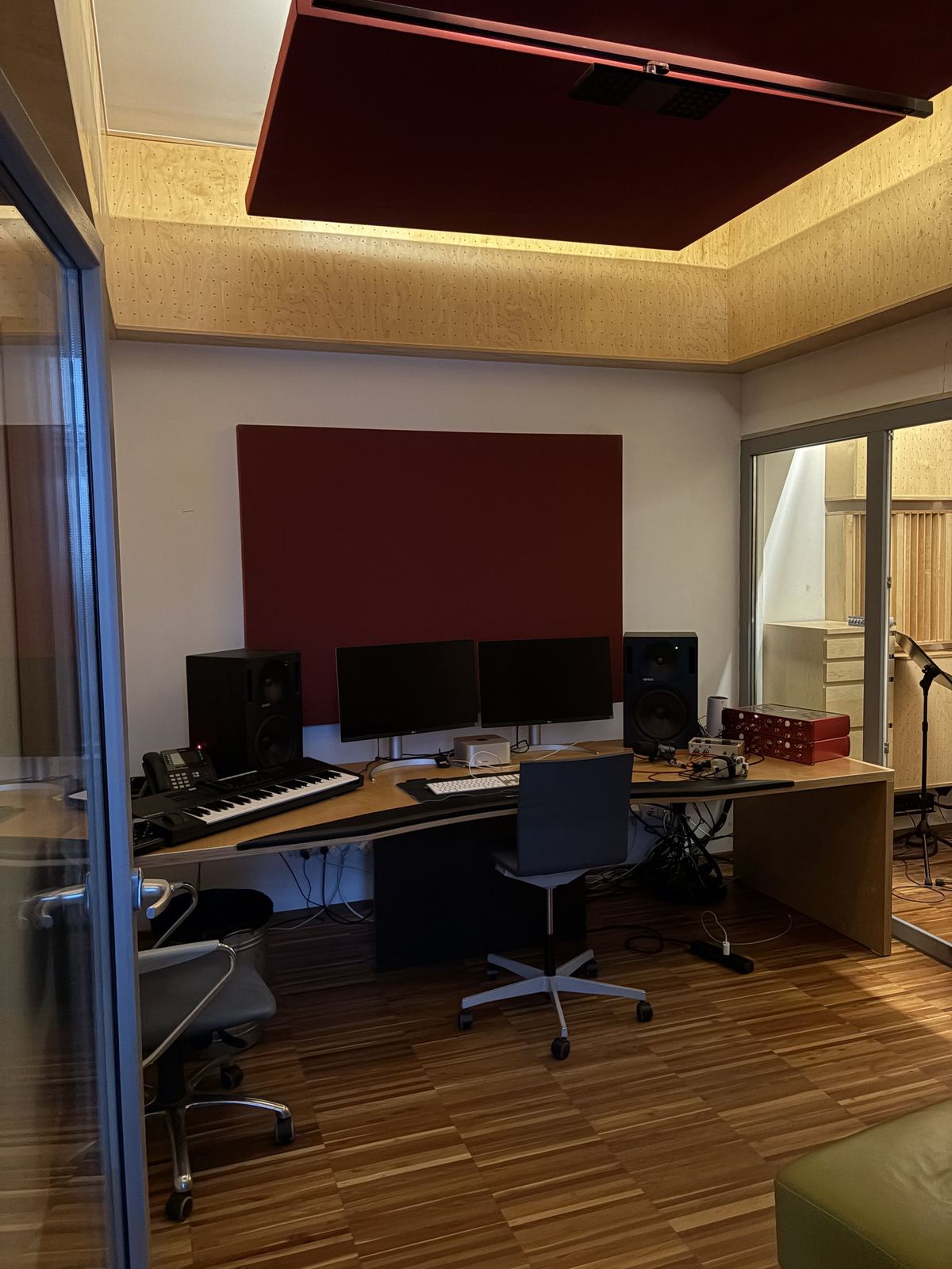TonStudio D – Regieplatz und Aufnahmekabine